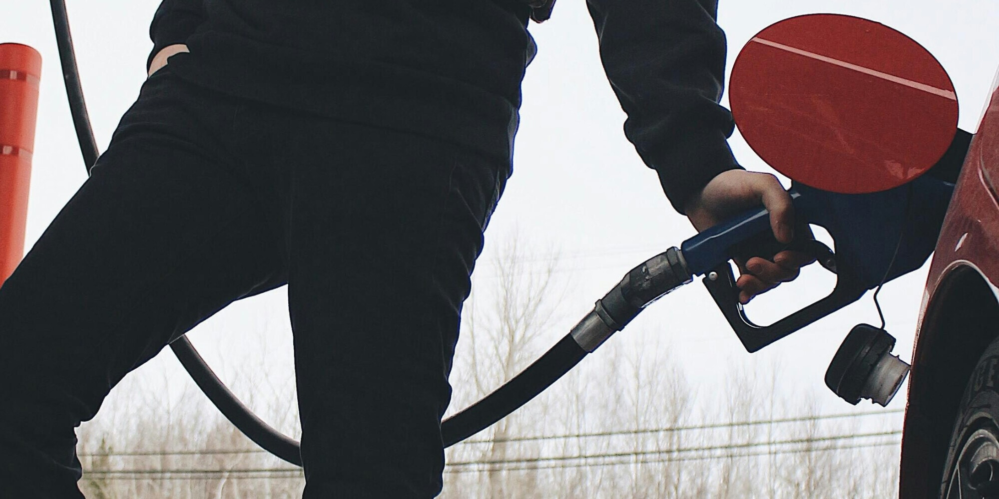 Benzina di nuovo in aumento: servito quasi a 2 euro
