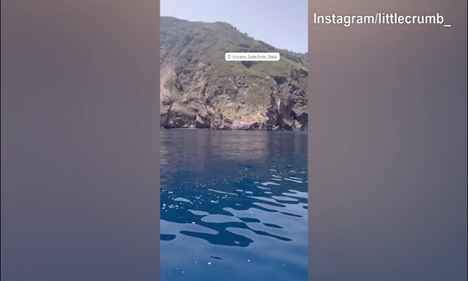 Elisabetta Canalis è in Italia: giro sulle Isole Eolie