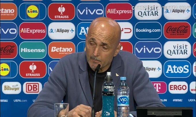 Spalletti e la talpa, che show in conferenza!