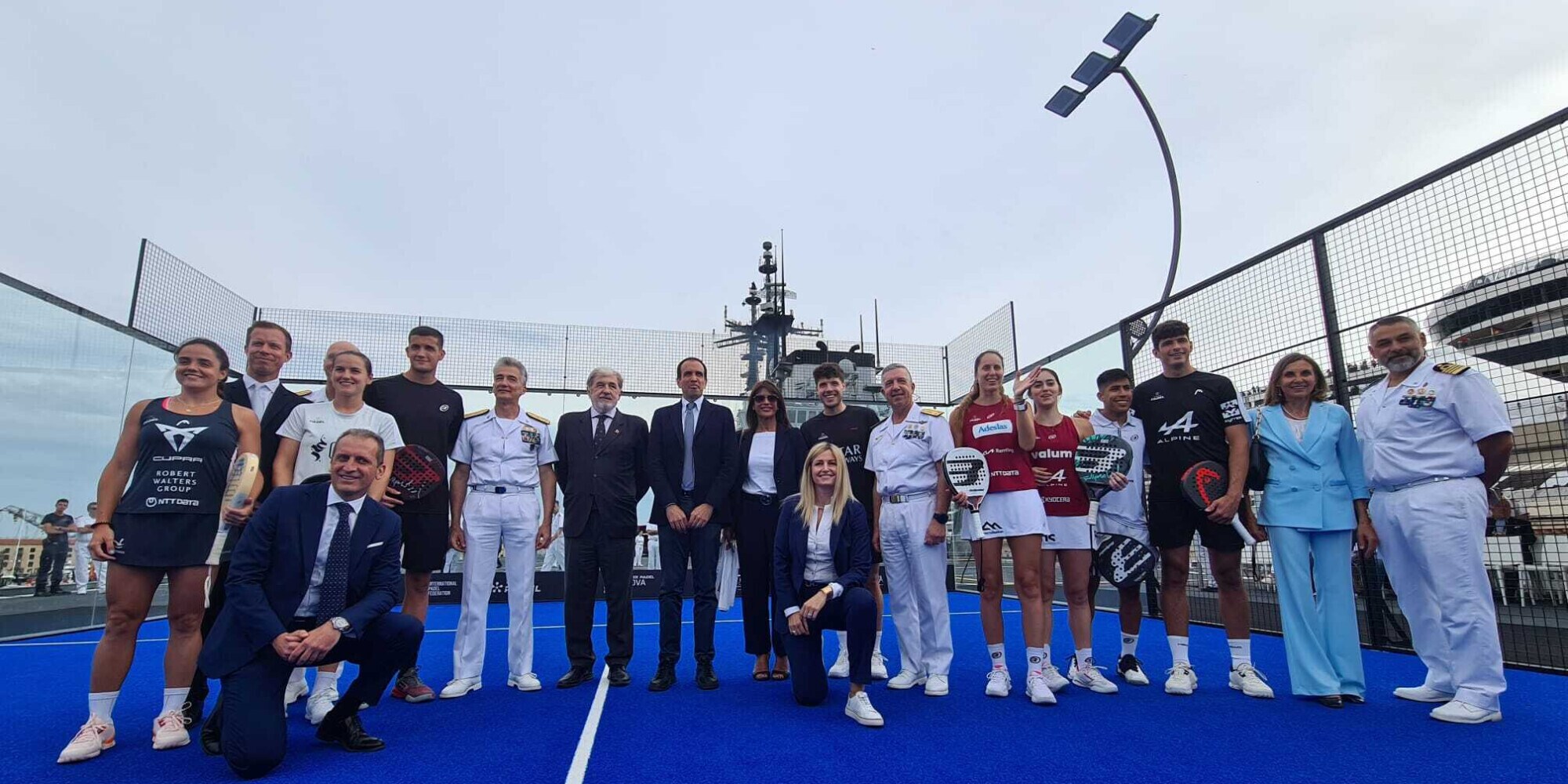 La portaerei “Garibaldi” cuore di una speciale esibizione di Padel