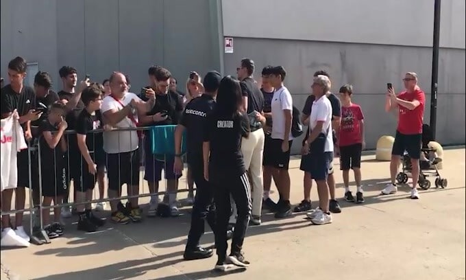 Juventus, il calore dei tifosi per Milik