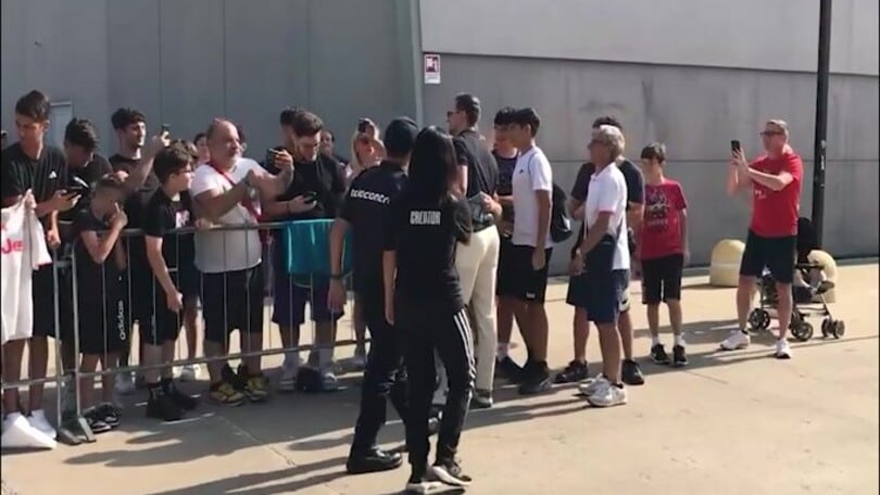 Juventus, il calore dei tifosi per Milik