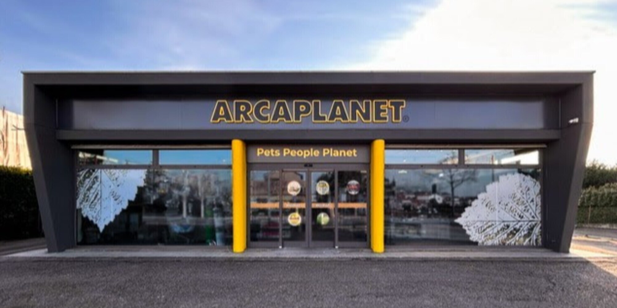 Arcaplanet entra a far parte di uno dei più grandi gruppi di pet care retail in Europa
