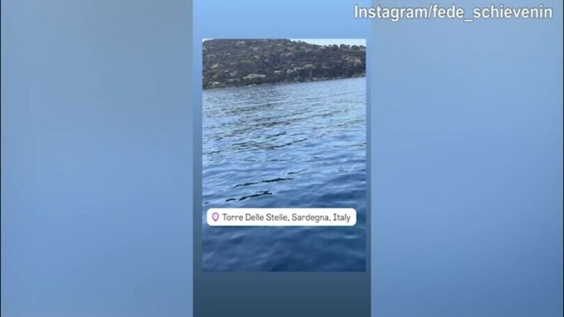 La famiglia Barella è in Sardegna in mezzo...ai delfini