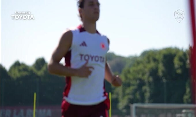 Roma, scatti ad alta intensità: l'allenamento dei giallorossi a Trigoria