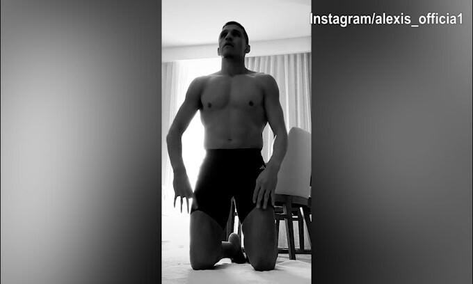 Sanchez svincolato, l'allenamento casalingo del cileno