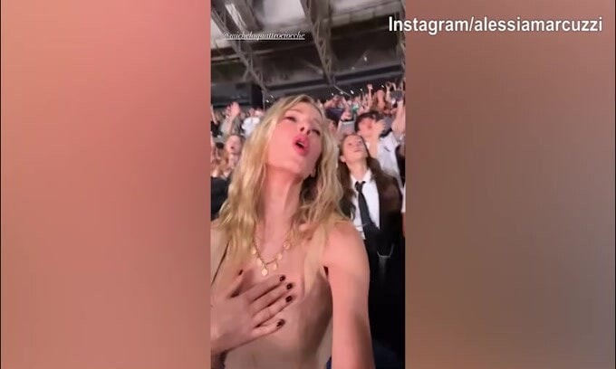 Concerto Coldplay, Alessia Marcuzzi scatenata