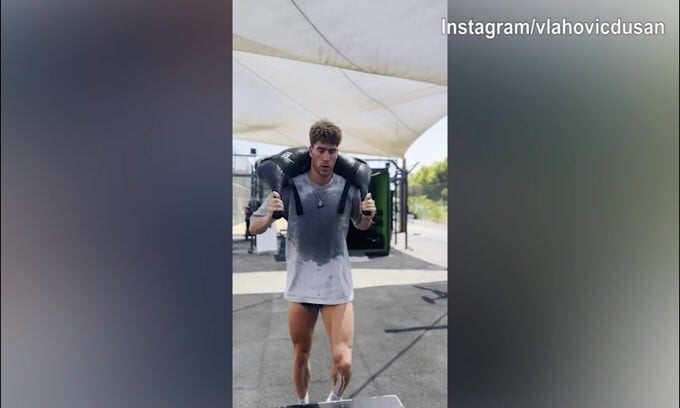 Juve, guarda Vlahovic come si allena in vacanza