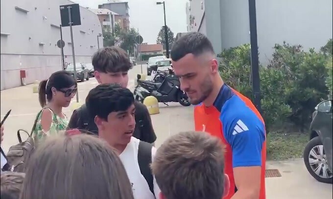 Juve, visite mediche per Kostic