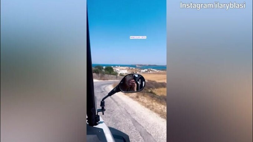 Ilary Blasi e Bastian, continuano le vacanze in Grecia