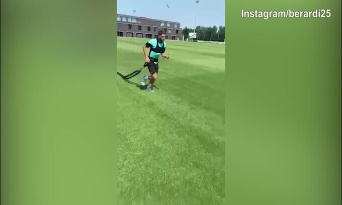 Sassuolo, emozione Berardi: "Quanto é bello sentire di nuovo il terreno sotto i piedi?"