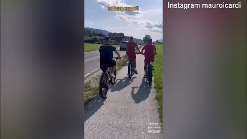 Galatasaray, Mauro Icardi gira in bici con i compagni