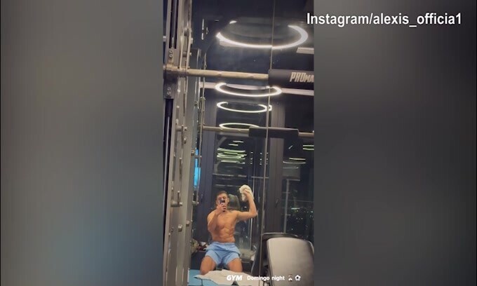 Alexis Sanchez, allenamento notturno per il cileno