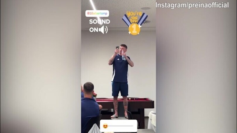 Como, Reina show: canta, balla e trascina il gruppo