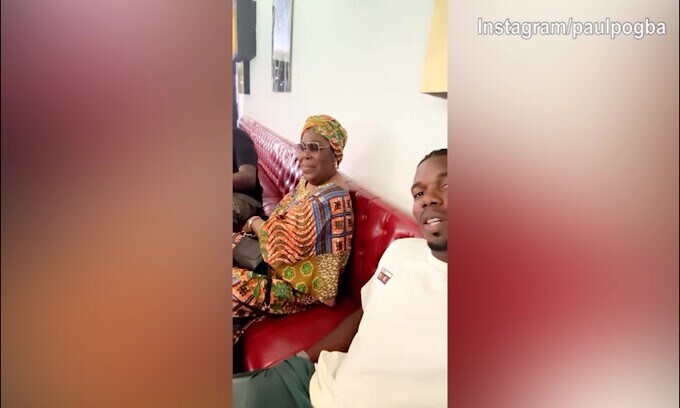 Paul Pogba torna a casa e ritrova il sorriso con la sua famiglia