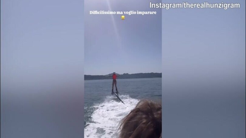 Michelle Hunziker prova la moto d'acqua: "Voglio imparare..."