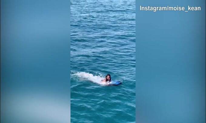 Fiorentina, momenti di divertimento in acqua per Kean