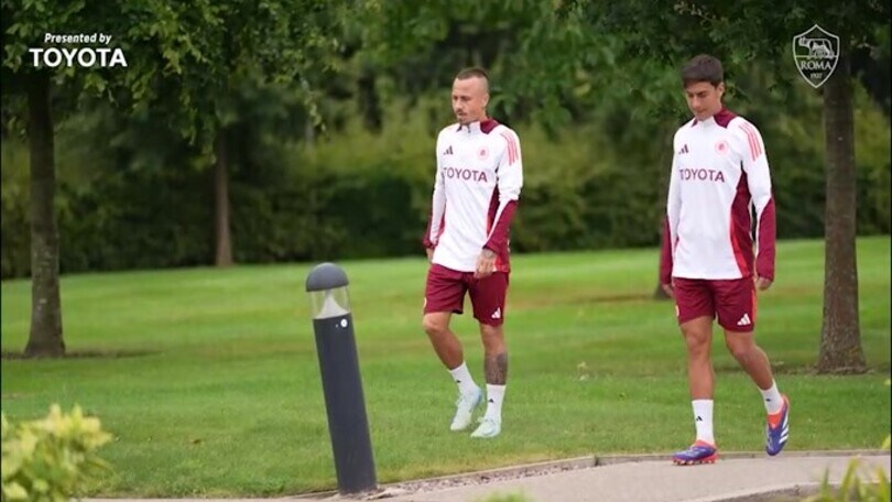 Roma, De Rossi tra risate e duro lavoro carica i suoi
