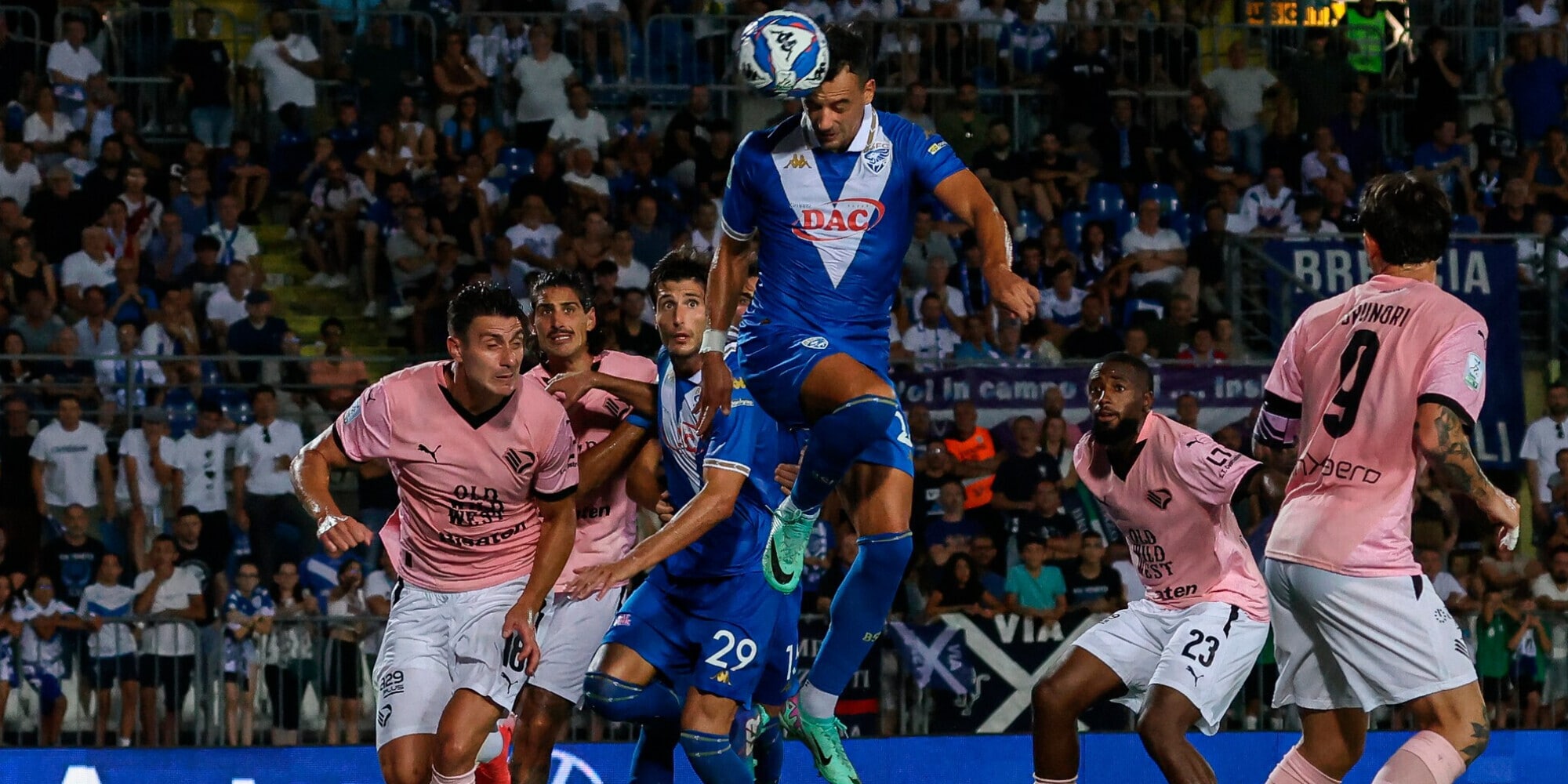 Brescia all'ultimo respiro, il Palermo si arrende al 90' per il gol di Adorni