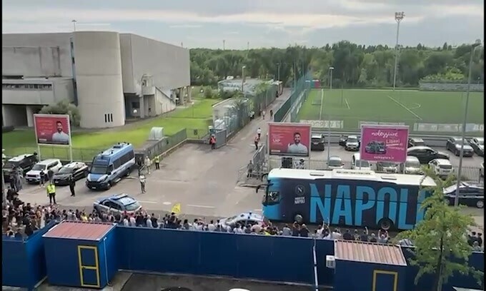 Il Napoli al "Bentegodi" tra i fischi dei tifosi locali