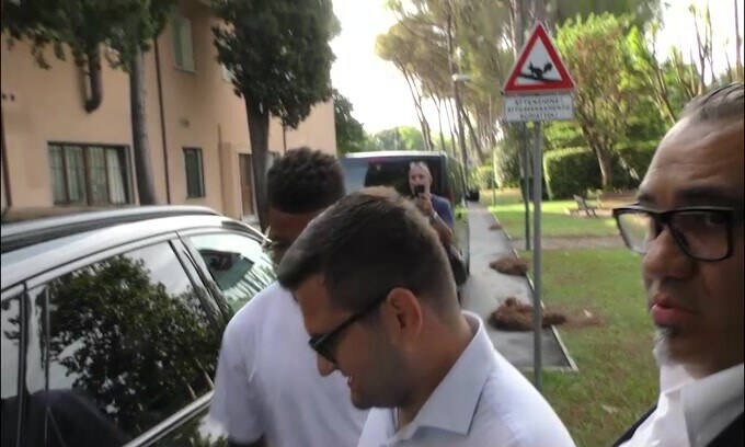 Il Napoli accoglie Neres: visite mediche per l'attaccante