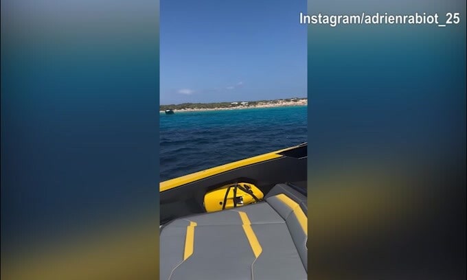 Prosegue il relax ad Ibiza di Rabiot