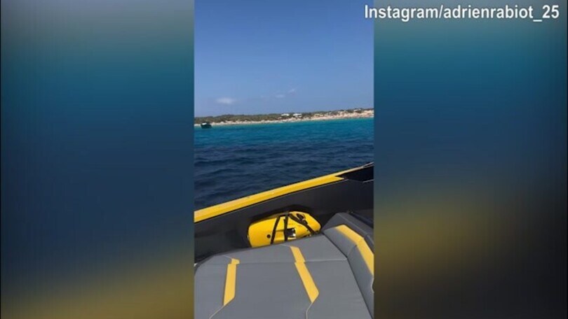 Prosegue il relax ad Ibiza di Rabiot