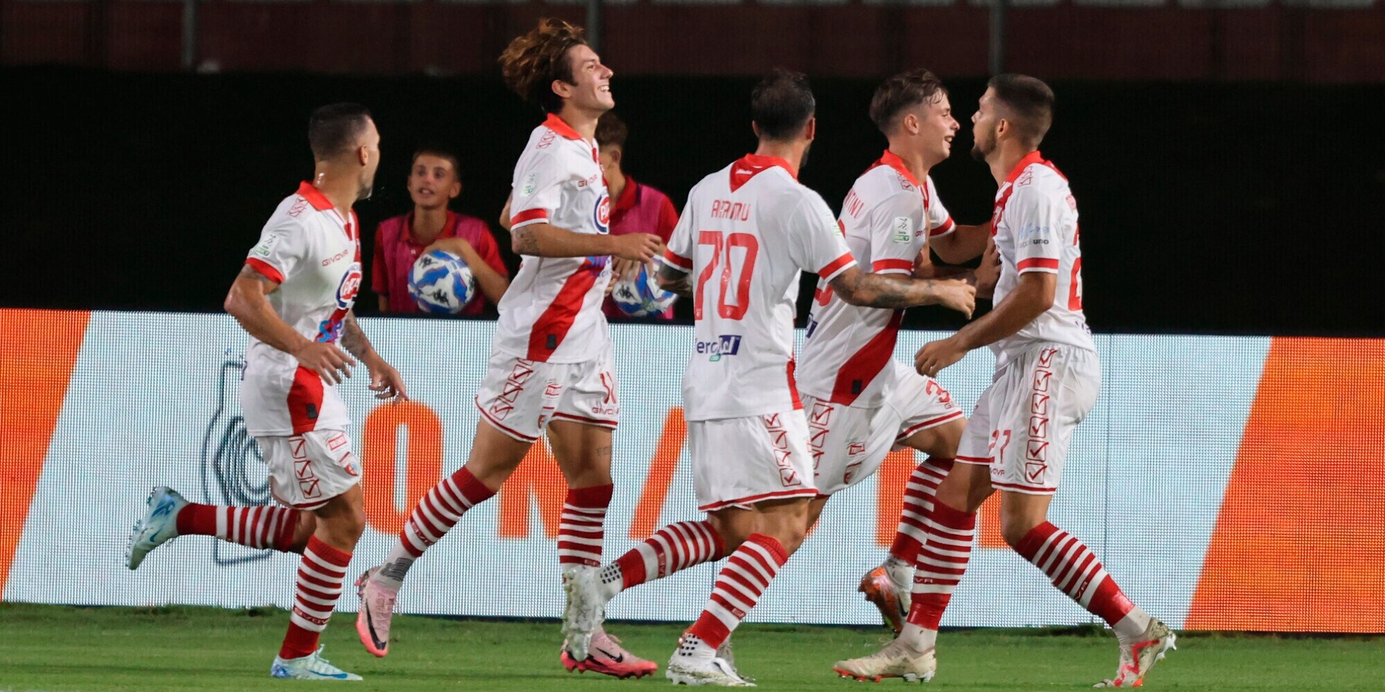Il Mantova batte il Cosenza nel finale. 0-0 tra Catanzaro e Juve Stabia