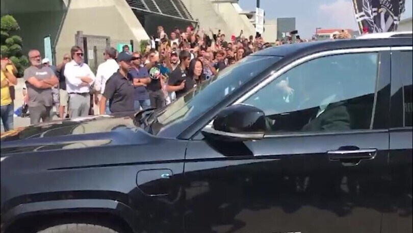 Juve, Koopmeiners arriva al JMedical ed esplode il tifo