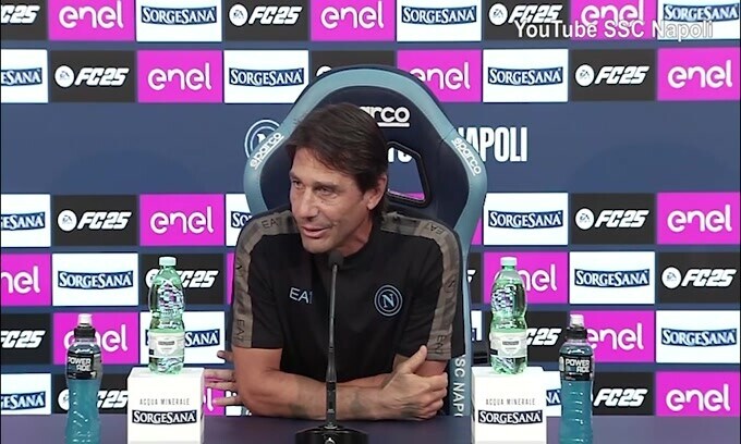 Conte rivela: "Sono stato di notte al murale di Maradona"