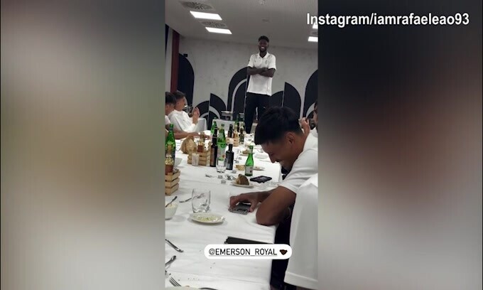 Milan, Emerson Royal e il consueto rito di iniziazione