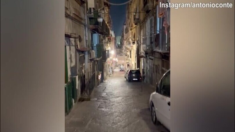 Conte in visita al murales di Maradona