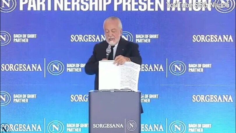 De Laurentiis: "Lo spettacolo è appena cominciato". Poi arrivano le lacrime