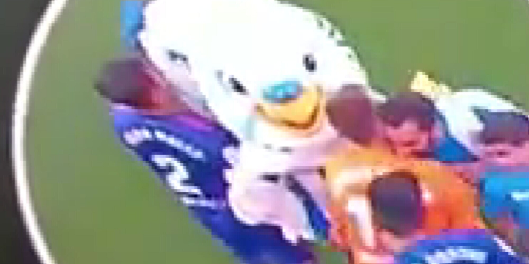 Molestie sessuali alla mascotte davanti a tutti: la Liga lo inchioda con la tv