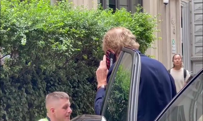 Milan, pranzo Uefa da "Cracco": l'arrivo del presidente Scaroni