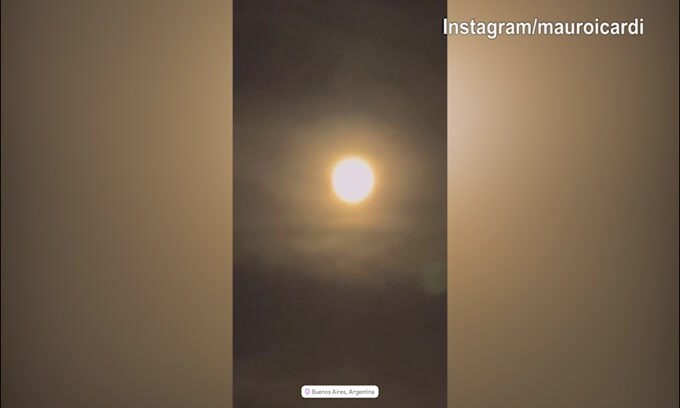 Mauro Icardi riprende una splendida luna argentina