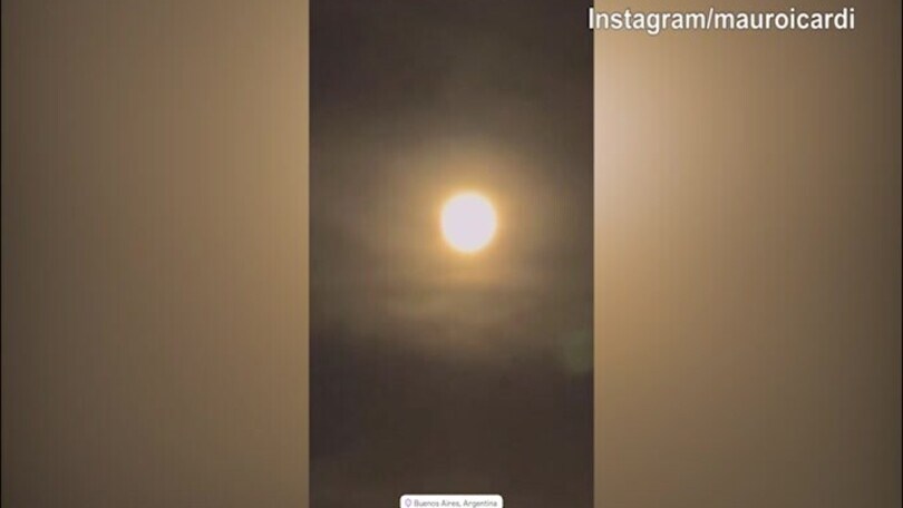 Mauro Icardi riprende una splendida luna argentina