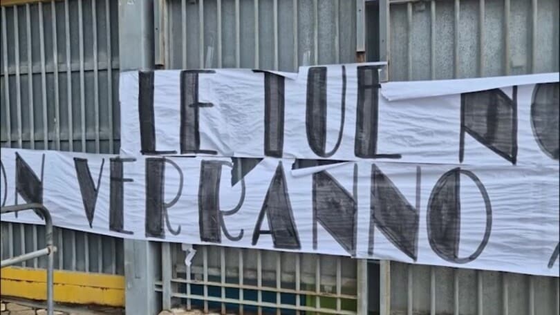 Schillaci, lacrime e striscioni alla camera ardente