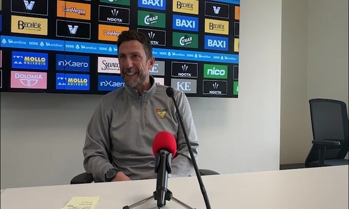 Di Francesco scherza: "Il coraggio serve anche all'addetto stampa"
