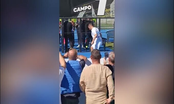 Totti, meglio i piedi o la racchetta?