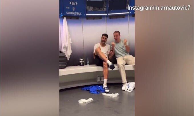 Arnautovic scherza con Taremi: "Are you Happy? Mvp Mvp..."