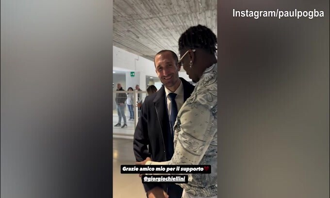 Pogba-Chiellini, caloroso abbraccio dentro l'Allianz Stadium