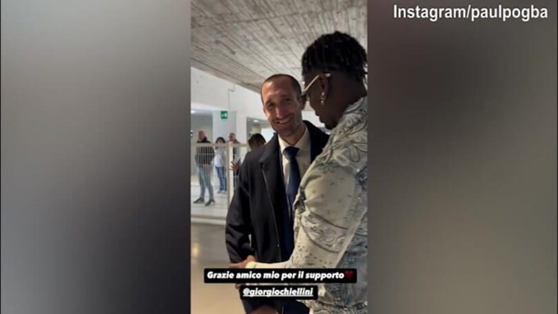 Pogba-Chiellini, caloroso abbraccio dentro l'Allianz Stadium