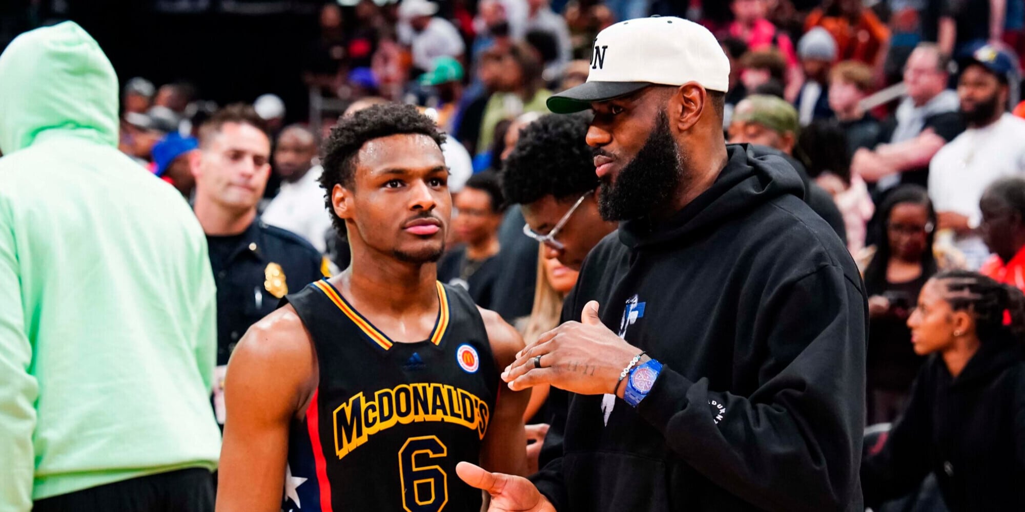 LeBron James e il figlio Bronny, prima volta in campo insieme: dove perché