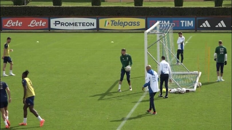 Spalletti che rischio, sfiorato da una pallonata di Retegui