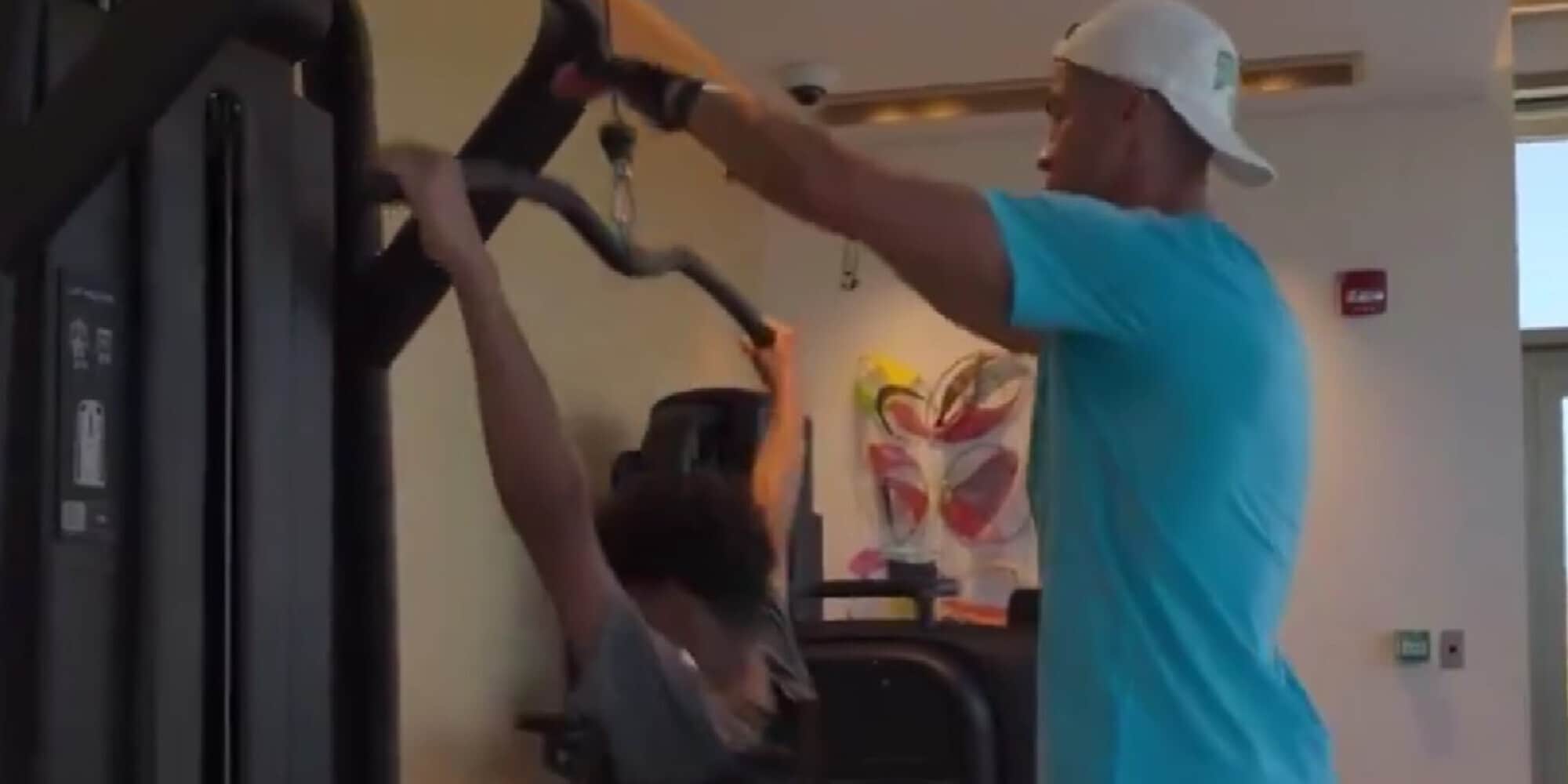 Ronaldo, il figlio è stanco ma lui ha la soluzione: "Un'ora di pesi e una di cardio"