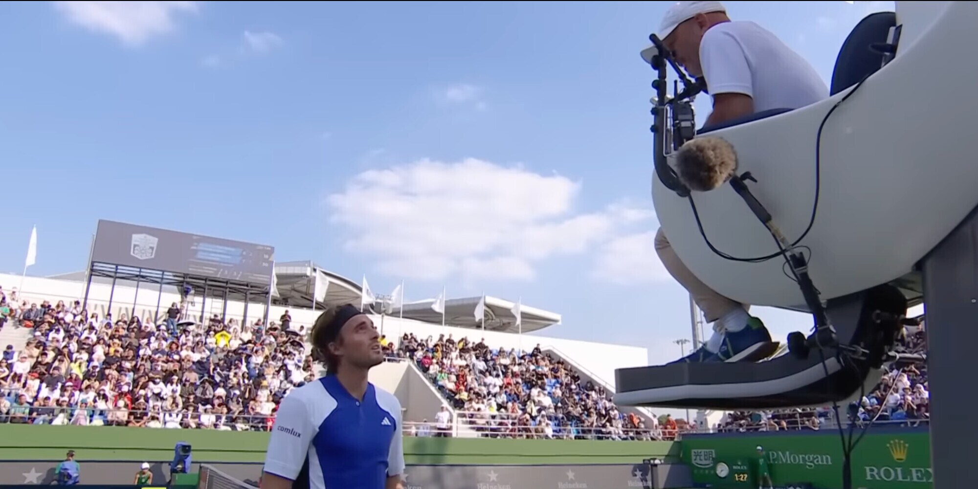 Tsitsipas perde la testa: "Non hai idea di cosa sia il tennis". E il giudice...