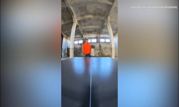 Ibrahimovic alle prese col ping pong