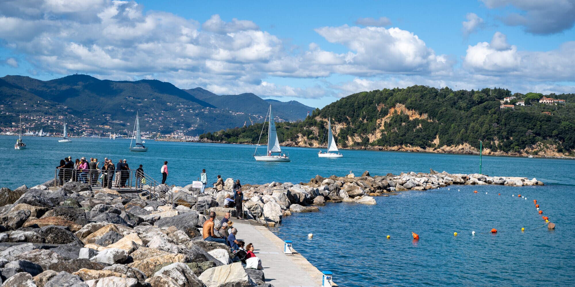 Arcaplanet a Lerici con la Veleggiata a 4 zampe nel golfo