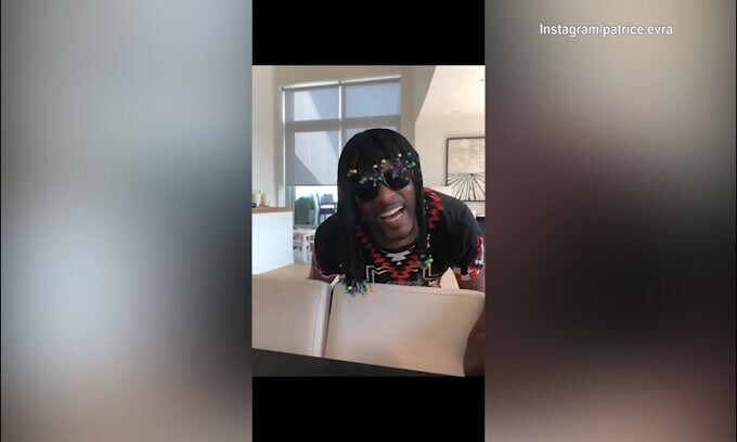 Inarrestabile Evra, si trasforma in Stevie Wonder
